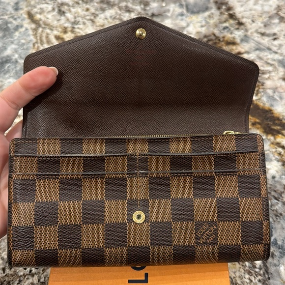 LV Sarah wallet - Picture 10 of 17